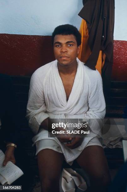 Cassius Rai 328 Cassius Clay Sitting Stock Photos, High-Res Pictures, and Images ...
