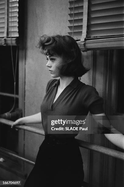 Jane Fonda In New York. Jane FONDA, 22 ans, fille de l'acteur Henry Fonda, vit à NEW YORK où elle suit les cours de l'Actors Studio chez Lee...