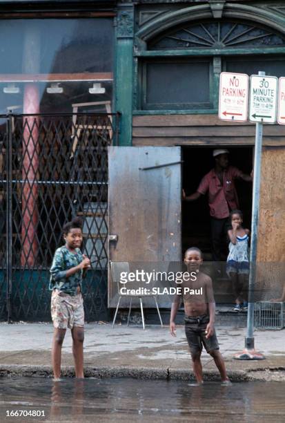 Racial Riots In Chicago. Aux Etats-Unis, à Chicago, en juillet 1966, lors des émeutes raciales des noirs américains, intervention des soldats et des...