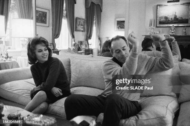 Jane Fonda And Her Father Henry In New York. Jane FONDA, 22 ans, fille de l'acteur Henry FONDA, rend visite à son père à NEW YORK. Tous deux passent...