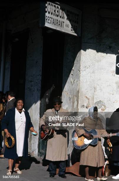 New Orleans In Louisiana. Aux Etats-Unis, en Louisiane, à La Nouvelle Orléans, en mars 1967, lors d'un reportage dans la ville, trois musiciens de...