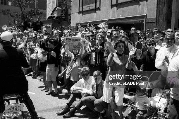 Chicago Welcomes The Astronauts Of Gemini Flight Iv. Chicago- 18 juin 1965- L'acceuil des astronautes James MAC DIVITT et Edward Higgins WHITE du vol...