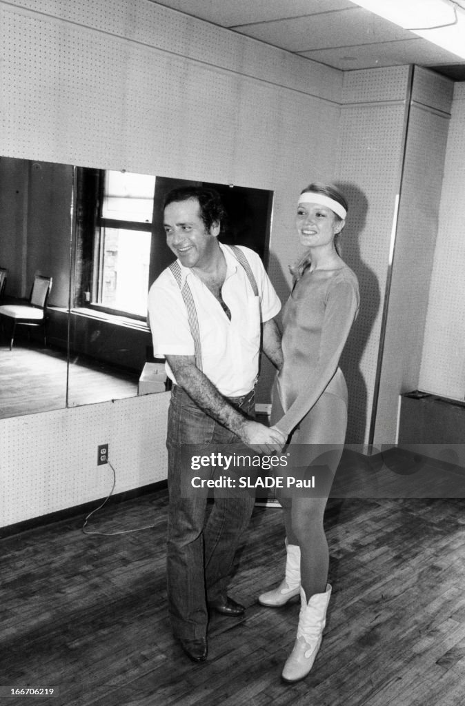 Jean Yanne And His Companion Mimi Cutler In New York