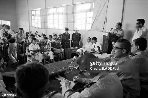Trial Of Regis Debray In Camiri, Bolivia. En Bolivie, à Camiri, le 16 Octobre 1967, lors de son procès, Régis DEBRAY, écrivain, philosophe, accusé de...