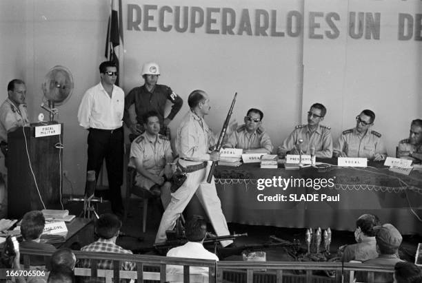 Trial Of Regis Debray In Camiri, Bolivia. En Bolivie, le 16 Octobre 1967, à Camiri, lors du procès de Régis DEBRAY, le colonel Reque TERRAN, ennemi...