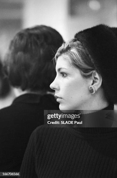 Victoire Collection Presented In New York. En mars 1966, à New York, lors de la présentation d'une collection de mode prêt à porter féminin, une...