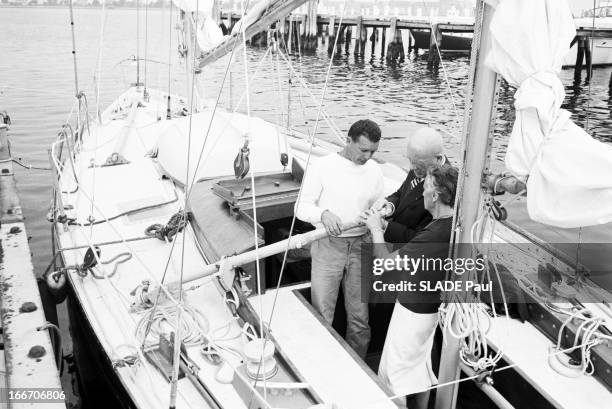 Eric Tabarly Wins The Transatlantic Solo Race Plymouth Newport. Juin 1964, le navigateur français Eric TABARLY participe à la course à la voile 'La...