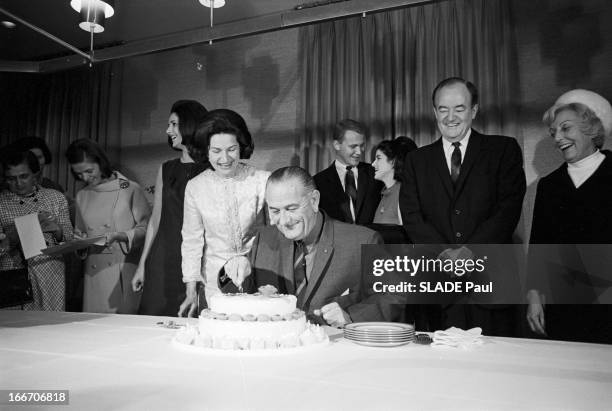 President Lyndon B. Johnson Operated On The Throat And The Abdomen. Maryland, Hôpital de la Marine de Bethesda- 17,18 Novembre 1966- Lors de son...