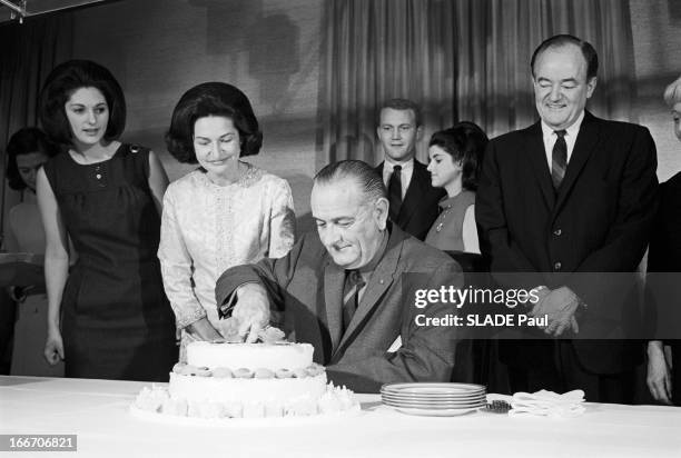 President Lyndon B. Johnson Operated On The Throat And The Abdomen. Maryland, Hôpital de la Marine de Bethesda- 17,18 Novembre 1966- Lors de son...