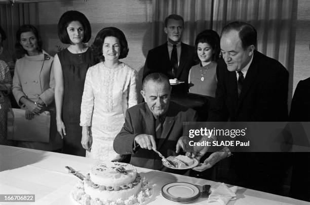 President Lyndon B. Johnson Operated On The Throat And The Abdomen. Maryland, Hôpital de la Marine de Bethesda- 17,18 Novembre 1966- Lors de son...