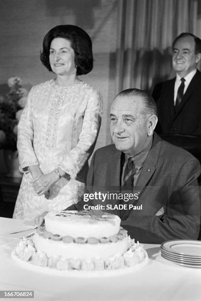 President Lyndon B. Johnson Operated On The Throat And The Abdomen. Maryland, Hôpital de la Marine de Bethesda- 17,18 Novembre 1966- Lors de son...