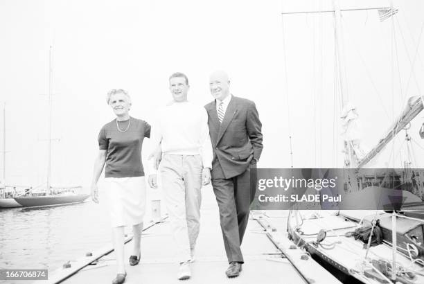 Eric Tabarly Wins The Transatlantic Solo Race Plymouth Newport. Juin 1964, le navigateur français Eric TABARLY participe à la course à la voile 'La...