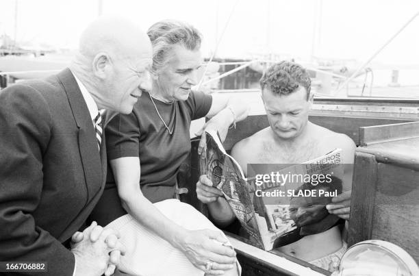 Eric Tabarly Wins The Transatlantic Solo Race Plymouth Newport. Juin 1964, le navigateur français Eric TABARLY participe à la course à la voile 'La...