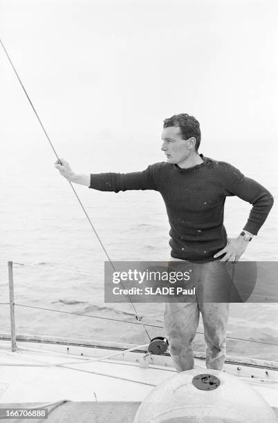 Eric Tabarly Wins The Transatlantic Solo Race Plymouth Newport. Juin 1964, le navigateur français Eric TABARLY participe à la course à la voile 'La...