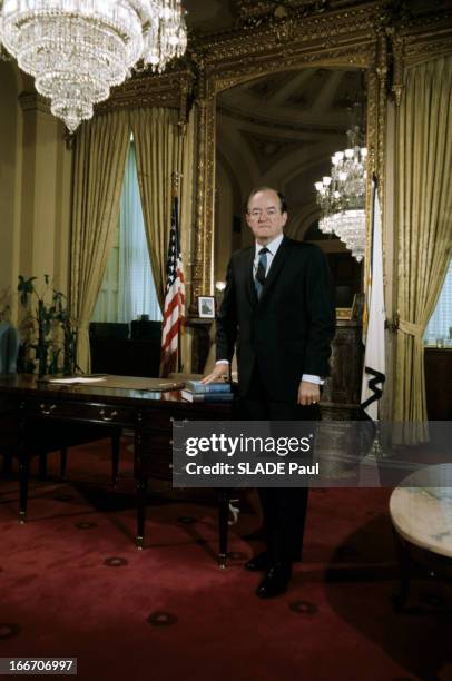 Senator Hubert Horatio Humphrey Candidate For The 1968 Presidential Election. Aux Etats-Unis, le sénateur Hubert Horatio HUMPHREY, en costume...