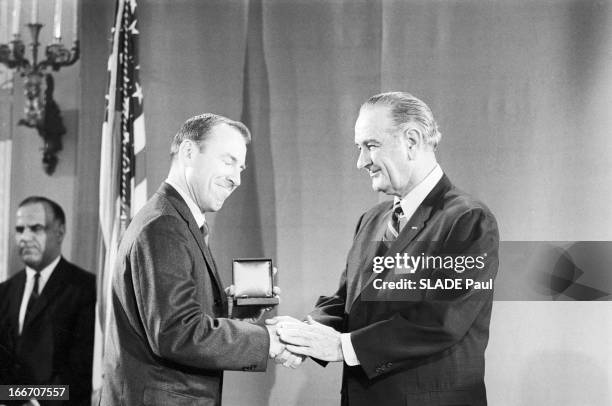 The Three Apollo 8 Astronauts Received At The White House, Washington Dc. Washington D.C- 10 Janvier 1969- La reception des trois astronautes...