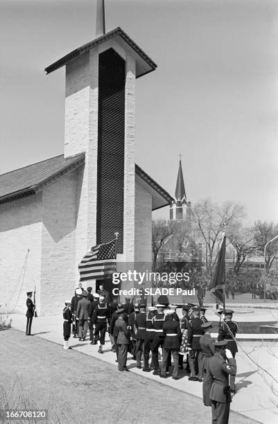 Funeral Of Dwight Eisenhower. Etats-Unis, 2 avril 1969, les obsèques du président américain Dwight EISENHOWER à Abilene . Après la cérémonie des...