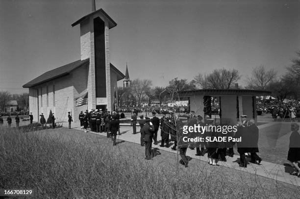 Funeral Of Dwight Eisenhower. Etats-Unis, 2 avril 1969, les obsèques du président américain Dwight EISENHOWER à Abilene . Après la cérémonie des...