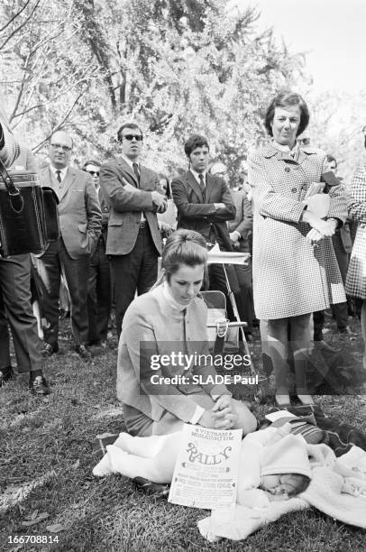 Demonstration Against The Vietnam War In Washington, Dc. Aux Etats-Unis, le 17 octobre 1969, dans les rues de Washington, manifestation de la...