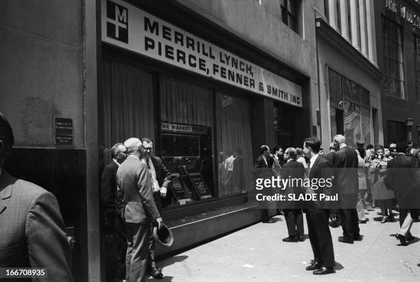 Stock Market Crisis. Wall Street Black Hours. New York- 22 Mai 1970- Lors de la crise boursière à Wall Street, hommes d'affaires et actionnaires...
