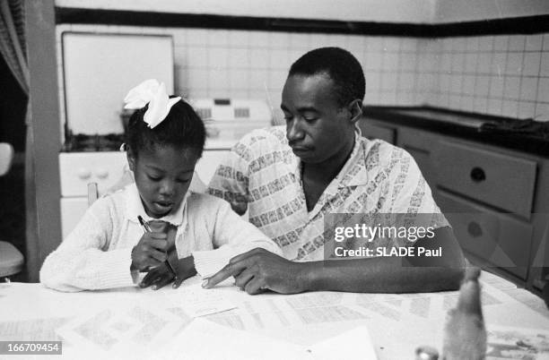 Ruby Brid 275 Ruby Bridges Photos & High Res Pictures - Getty Images