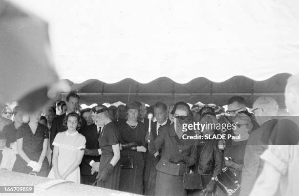The Funeral Of John B. Kelly, Father Of Grace Kelly. Aux Etats-Unis, à Philadelphie, en juin 1960. Grace KELLY, princesse de Monaco et son mari le...