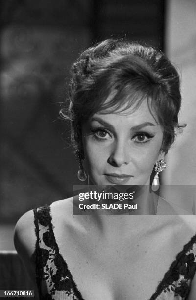 Close-Up Of Gina Lollobrigida In Canada. Canada, 15 juin 1960, l'actrice italienne Gina LOLLOBRIGIDA s'est expatriée avec son époux Milko SKOVIC ,...