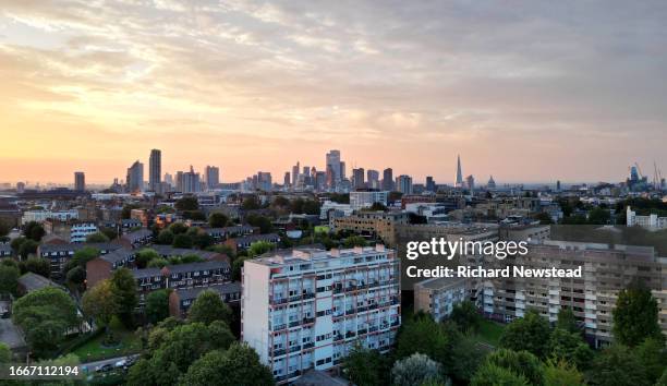 london housing - isle of dogs london stock-fotos und bilder