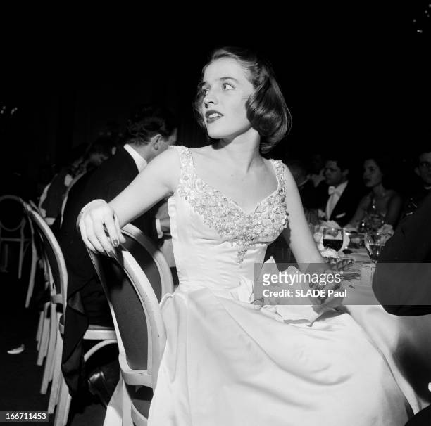 Beginners Ball In New York In 1956. Etats-Unis, New York, en mai 1956, les jeunes filles de la haute société entrent dans le monde, à leur...