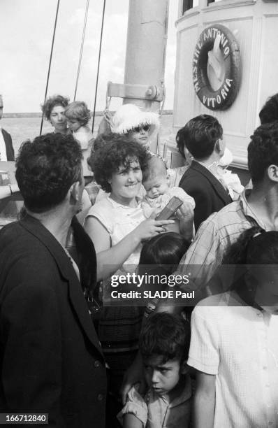 The Portuguese Cruise Ship 'Santa Maria' Is Boarded By Pirates. Le 22 janvier 1961, le capitaine Henrique GALVAO, à la tête d'un commando de 24...