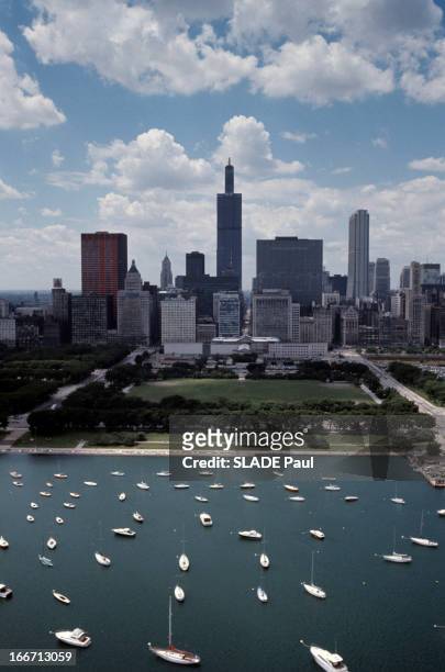 The Sears Tower In Chicago. Aux Etats-Unis, à Chicago, en août 1973, la Tour Sears ou Sears Tower, alias Willis Tower, un gratte ciel, en...