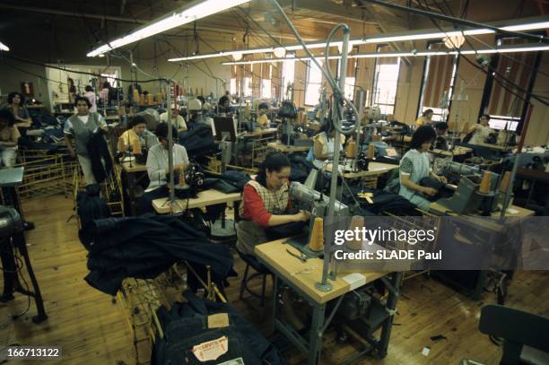 In San Francisco, Walter Jay Haas And Peter Haas, Heirs Of Levi Strauss. A San Francisco, dans une usine de l'entreprise LEVI STRAUSS, des femmes,...