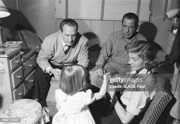 Humphrey Bogart During The Shooting Of The Film 'La Maison Des Otages'. Etats-Unis, Los Angeles Lors du tournage du film 'La maison des otages',...