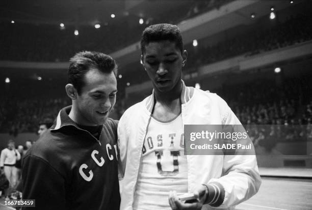 Valery Brumel Participates In An Athletics Meeting At Madison Square Garden In New York. Etats Unis, New York, en 1961, le russe Valeriy BRUMEL...