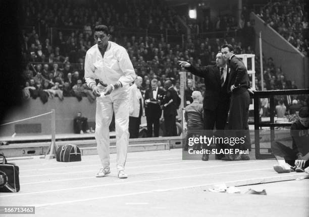 Valery Brumel Participates In An Athletics Meeting At Madison Square Garden In New York. Etats Unis, New York, en 1961, l'athlète afro-américain John...