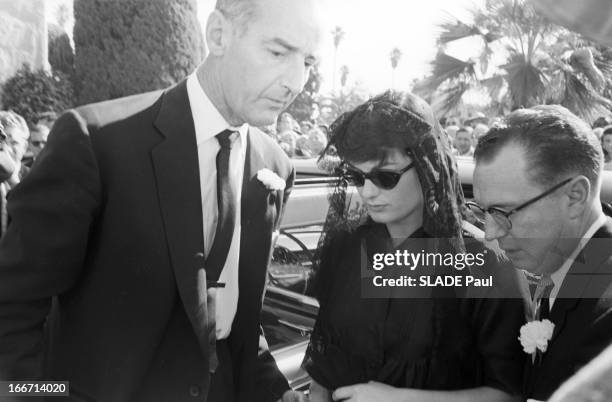 Funeral Of Tyrone Power In Los Angeles. Los Angeles, en novembre 1958, l'acteur Tyron POWER, décédé, à 45 ans, d'une crise cardiaque sur un tournage...