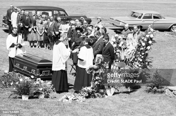 Funeral Of Ernest Hemingway In Ketchum, United States. En juillet 1961, Etats Unis, Lors de la cérémonie des funérailles de l'écrivain, Ernest...