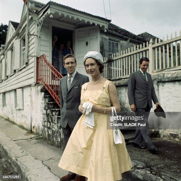 Official Visit Of Princess Margaret And Armstrong-Jones Tony To Bermuda. Aux Bermudes, en 1962, lors d'une visite officielle de la princesse...