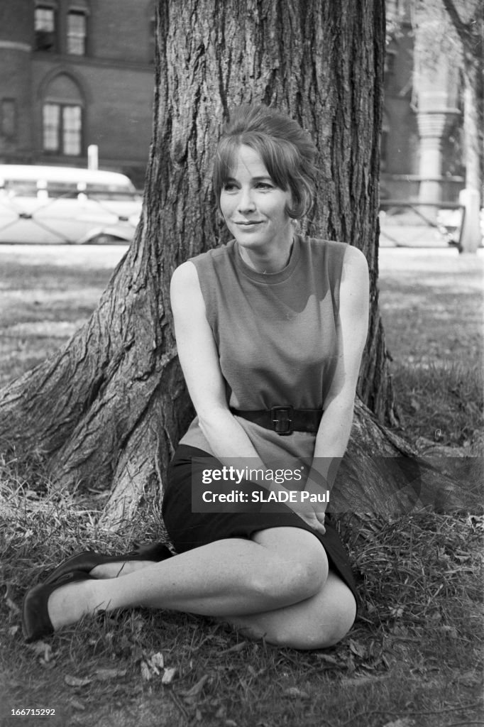 Rendezvous With The Actress Julie Harris En 1961 New York L rendezvous-with-the-actress-julie-harris-en-1961-new-york-l