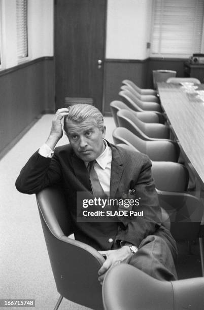 Wernher Von Braun And His Team. Aux Etats-Unis, en janvier 1964, à Michoud, dans une salle de réunion des usines de construction de la fusée Saturne...