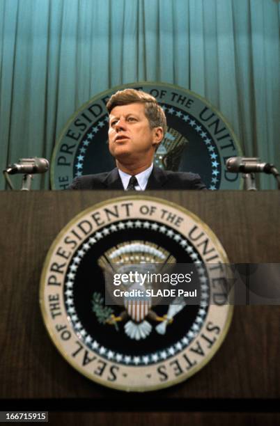 Press Conference Of President John Fitzgerald Kennedy In Washington. En août 1963, à Washington, dans la salle de l'auditorium du département d'état,...