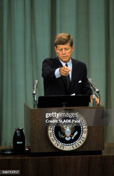 Press Conference Of President John Fitzgerald Kennedy In Washington. En août 1963, à Washington, dans la salle de l'auditorium du département d'état,...