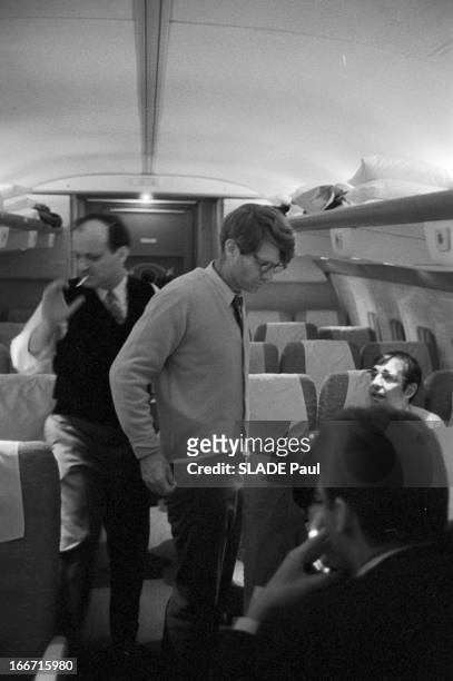 American Presidential Election 1968 Campaign Of Robert Francis Kennedy. Aux Etats-Unis, en mars 1968, dans l'avion des tournées electorales, Robert...
