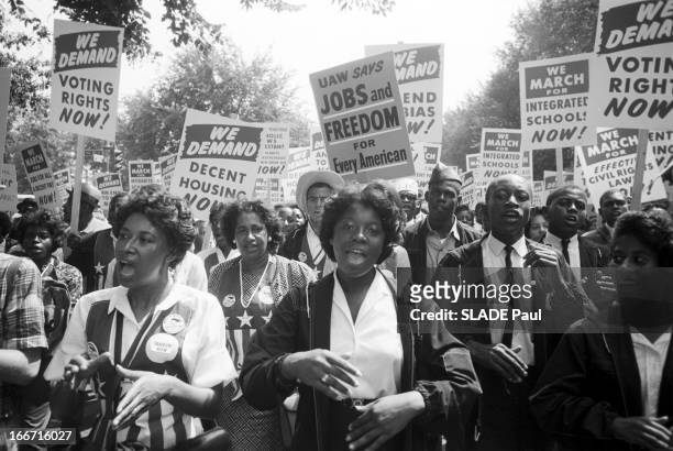 The Black March In Washington For Jobs And Freedom. Le 28 août 1963, à Washington, la 'Marche des noirs' pour les droits civiques: femmes...