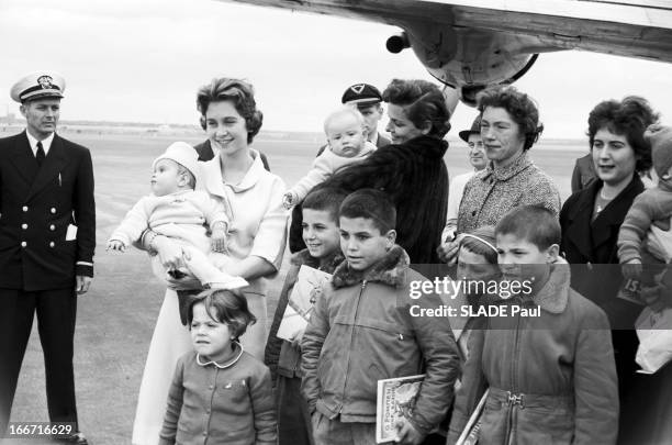 The Princess Sofia Of Greece In New York. Le 30 octobre 1958, A New york, lors d'un voyage aux Etats Unis, la princesse Sofia DE GRECE, et l'actrice...