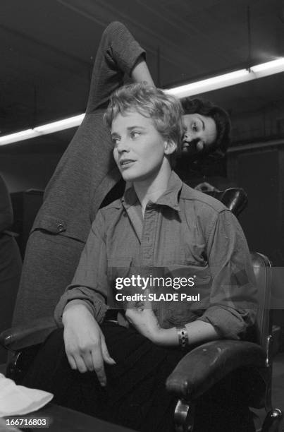 Rendezvous With Maria Schell At The Hairdresser In Hollywood. Etats-Unis, Los Angeles, Hollywood, 7 mars 1959, l'actrice autrichienne Maria SCHELL...