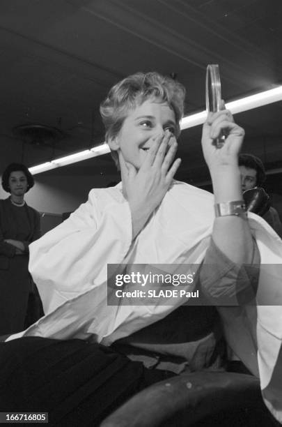 Rendezvous With Maria Schell At The Hairdresser In Hollywood. Etats-Unis, Los Angeles, Hollywood, 7 mars 1959, l'actrice autrichienne Maria SCHELL...