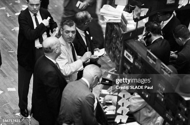 Wall Street, New York Stock Exchange. Aux Etats-Unis, le 29 mai 1962, lundi noir à Wall Street, la bourse de New York : la valeur des titres baisse...