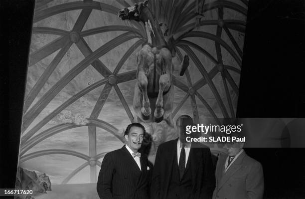 Painter Salvador Dali In New York. En juillet 1958, à New York, le peintre Salvadore DALI, le colonel Serge OBOLENSKY, prince russe et vice-président...