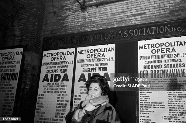 At The Metropolitan Cantatrice Regine Crespin In New York. A New-York, en novembre 1962, La cantatrice française Régine CRESPIN, chante pour la...